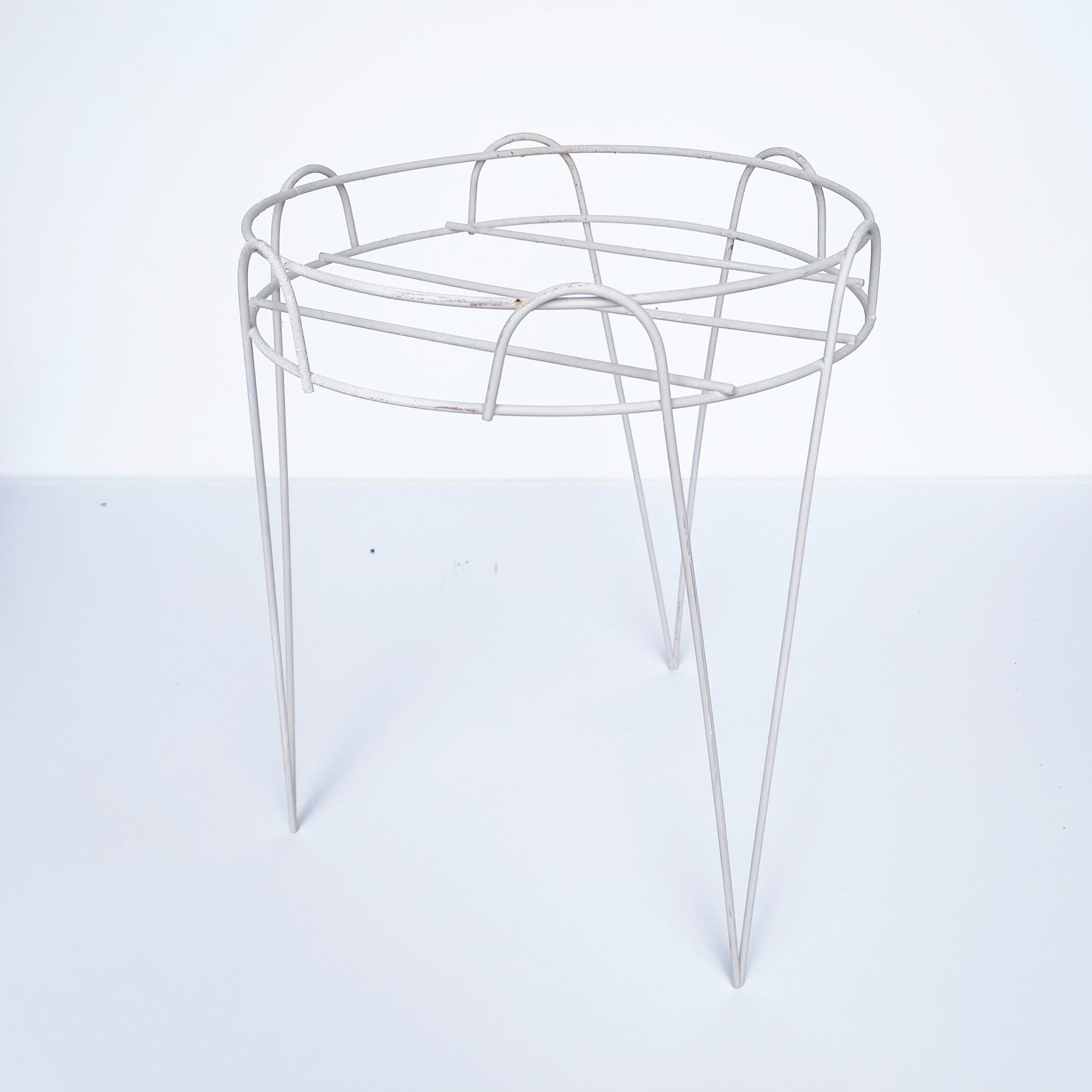 Lightweight Metal Plant Stand