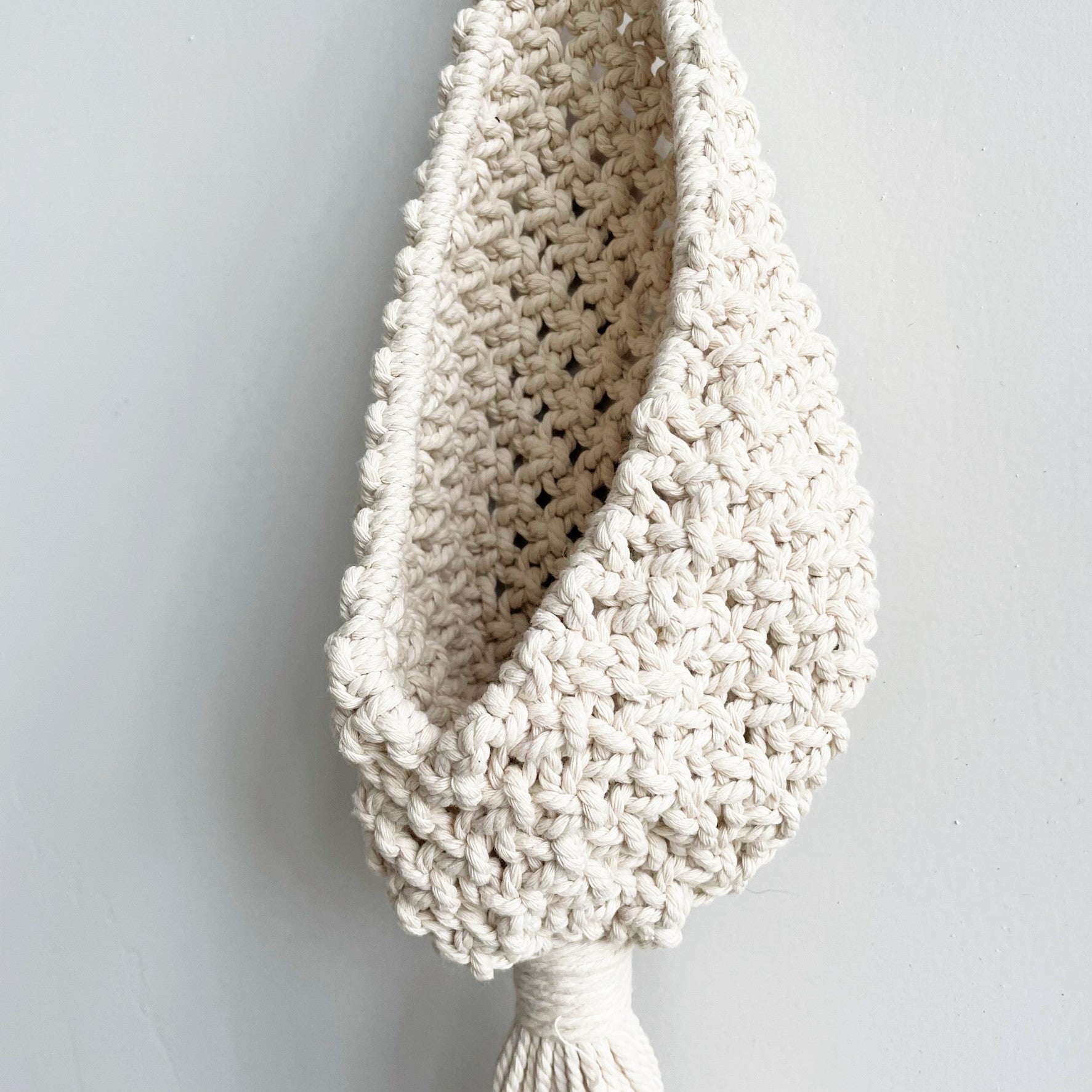 White Single Pocket Macramé Plant Hanger